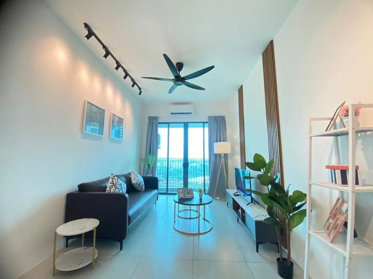Jovial Modern Cozy Homestay 'Meritus Perai Apartment