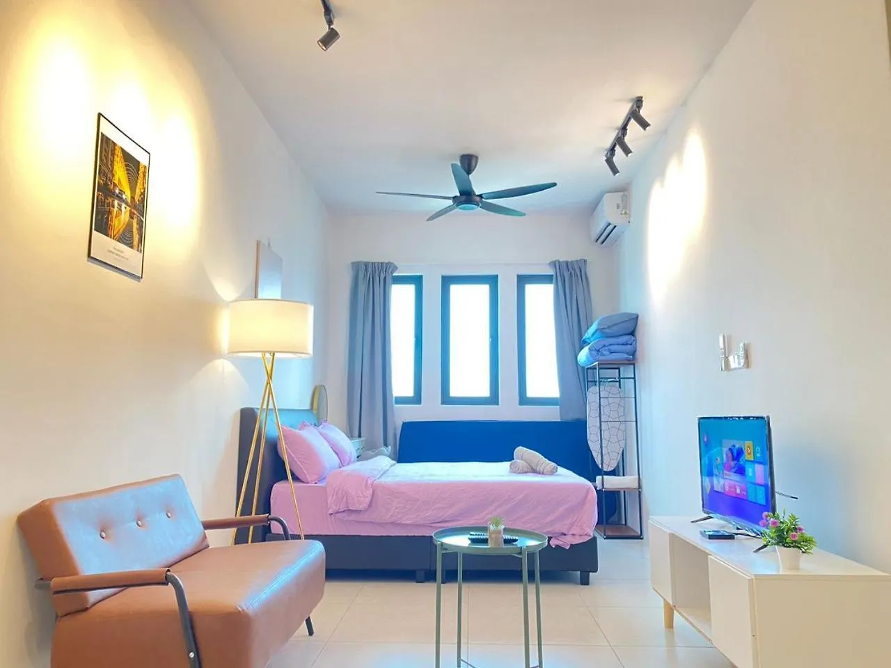 Jovial Modern Cozy Homestay 'Meritus Perai Apartment